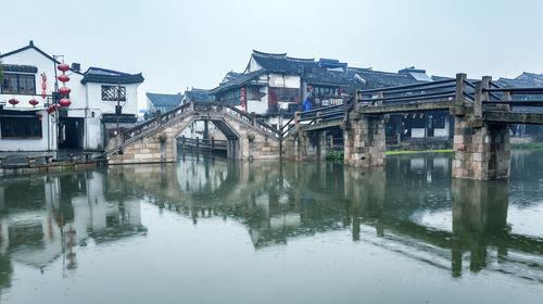 逃离违建房屋9